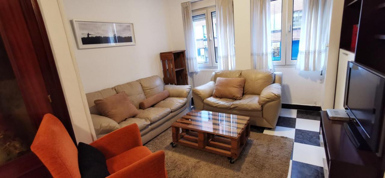 Apartament A Cinco Minutos De Todo Oviedo Zewnętrze zdjęcie